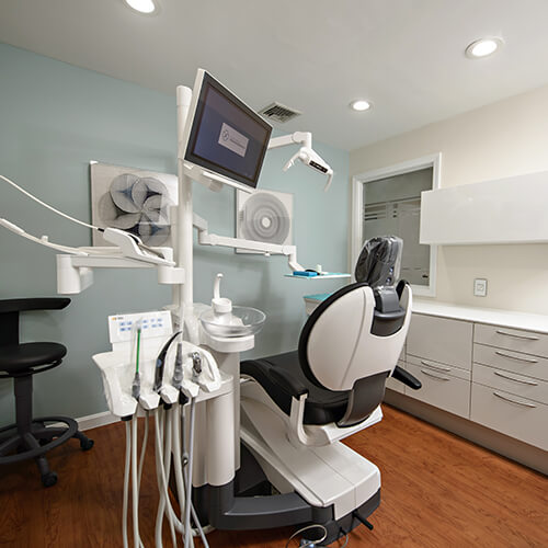 A state-of-the-art treatment room at South Shore Prosthodontics in Hingham, MA